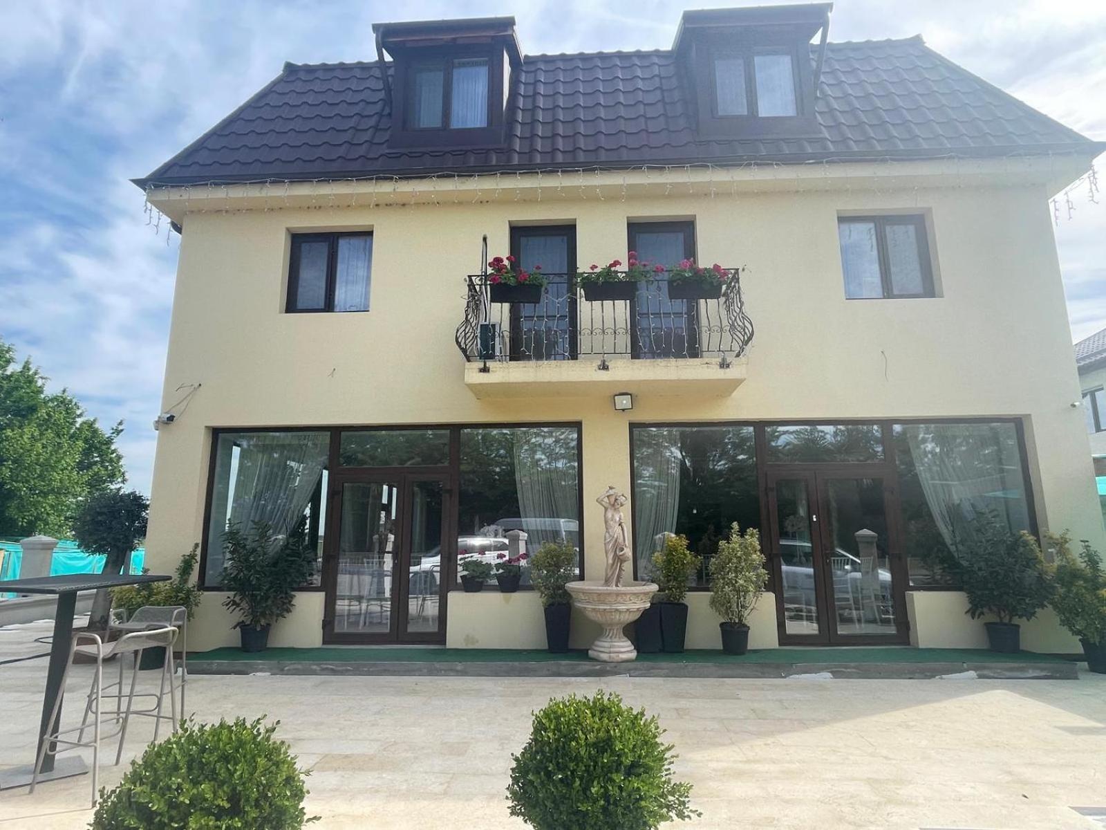 Mihai Palace Buftea Exteriér fotografie